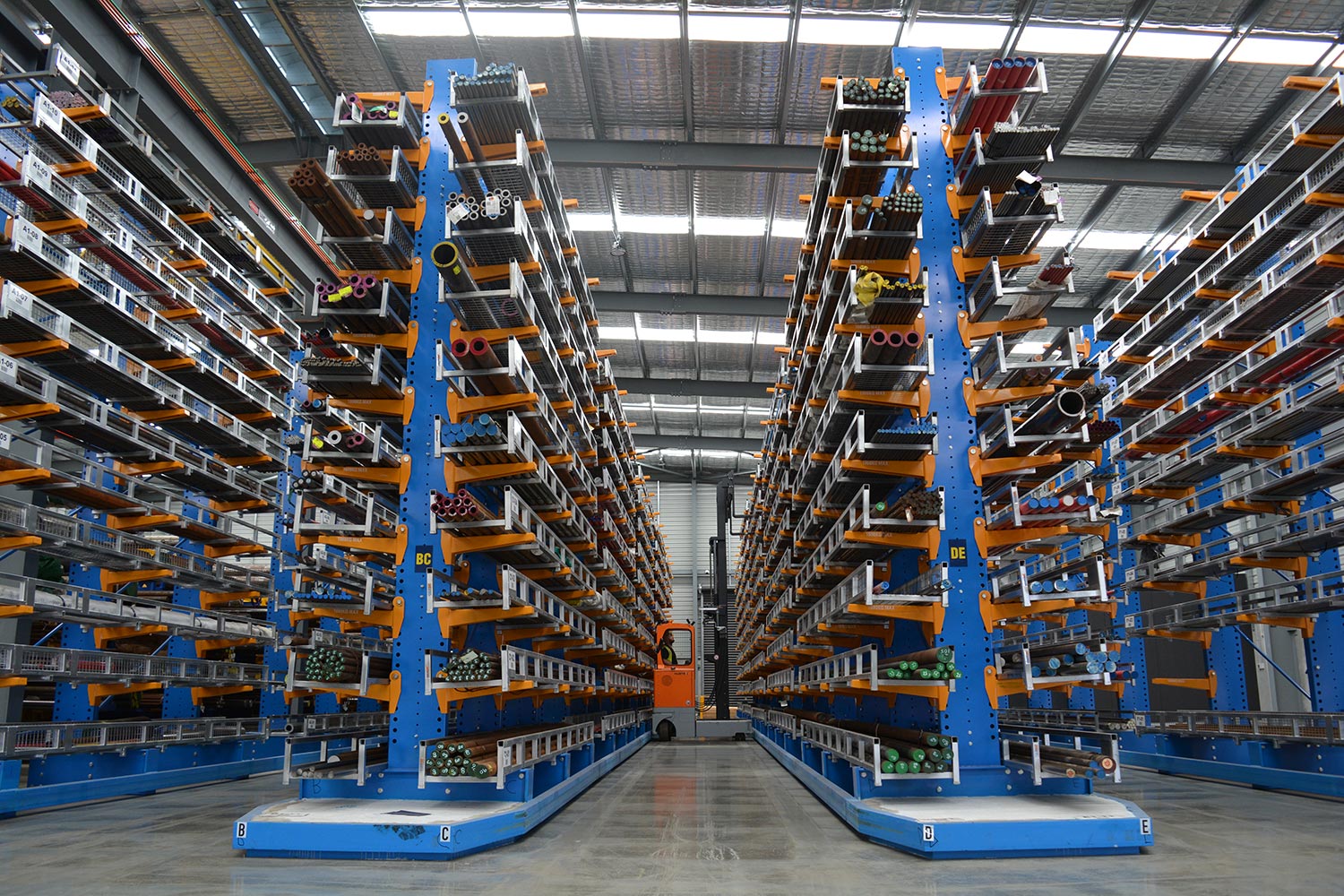 HUBTEX Electric Multidirectional Sideloader